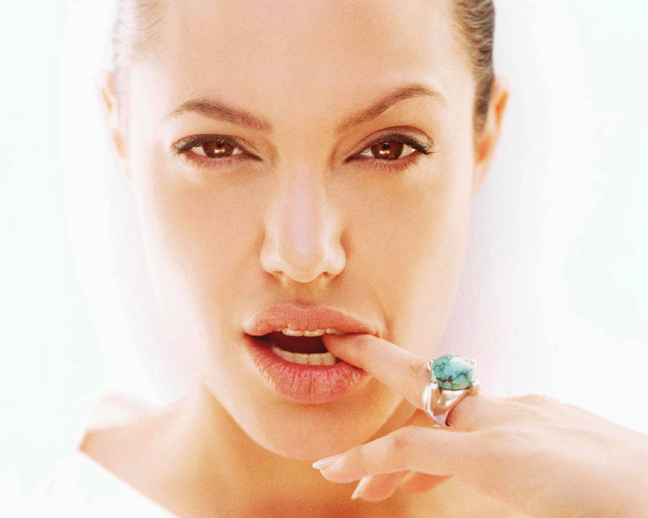 Angelina Jolie   Wallpaper  2