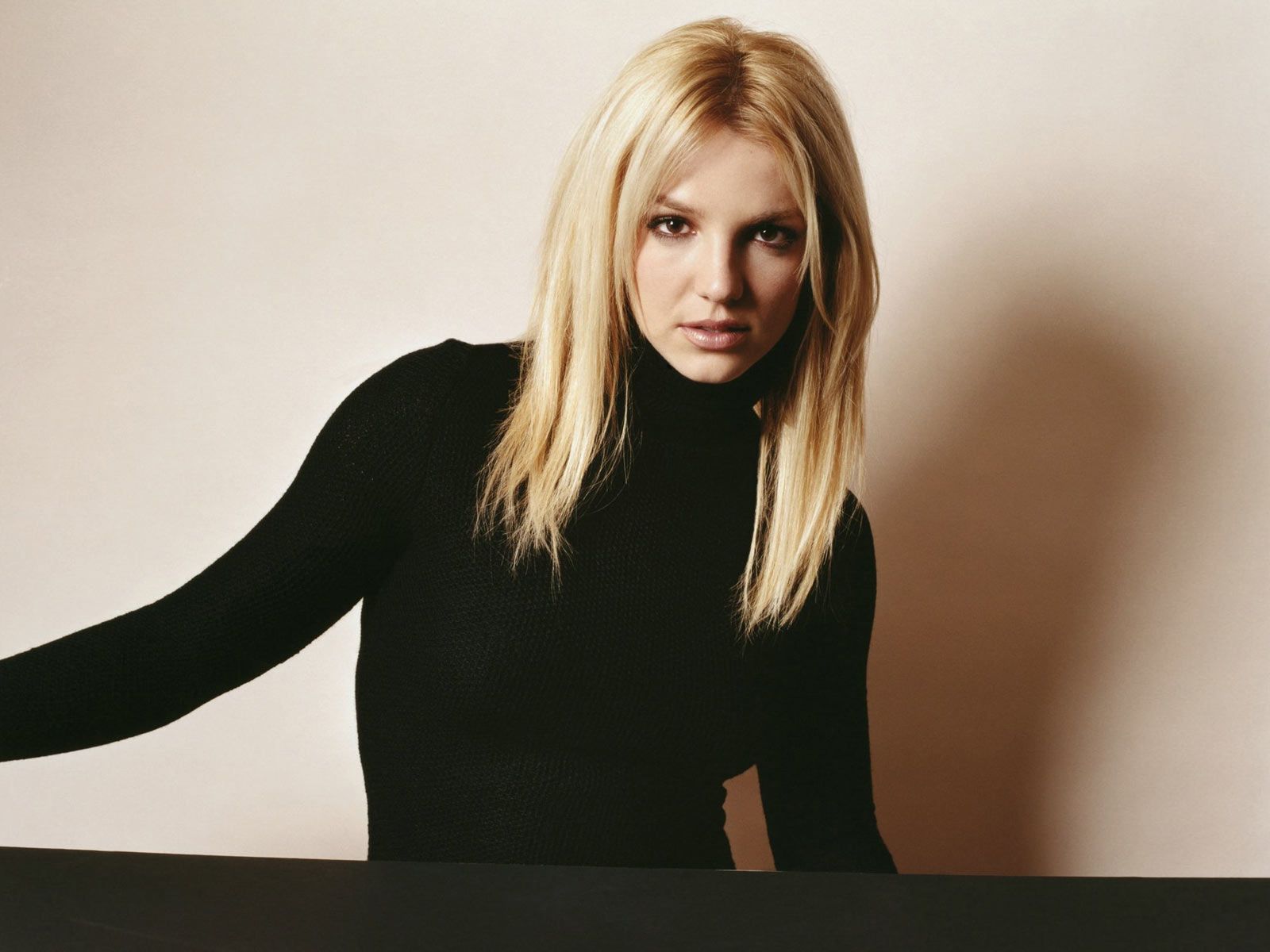 Britney1471600x1200