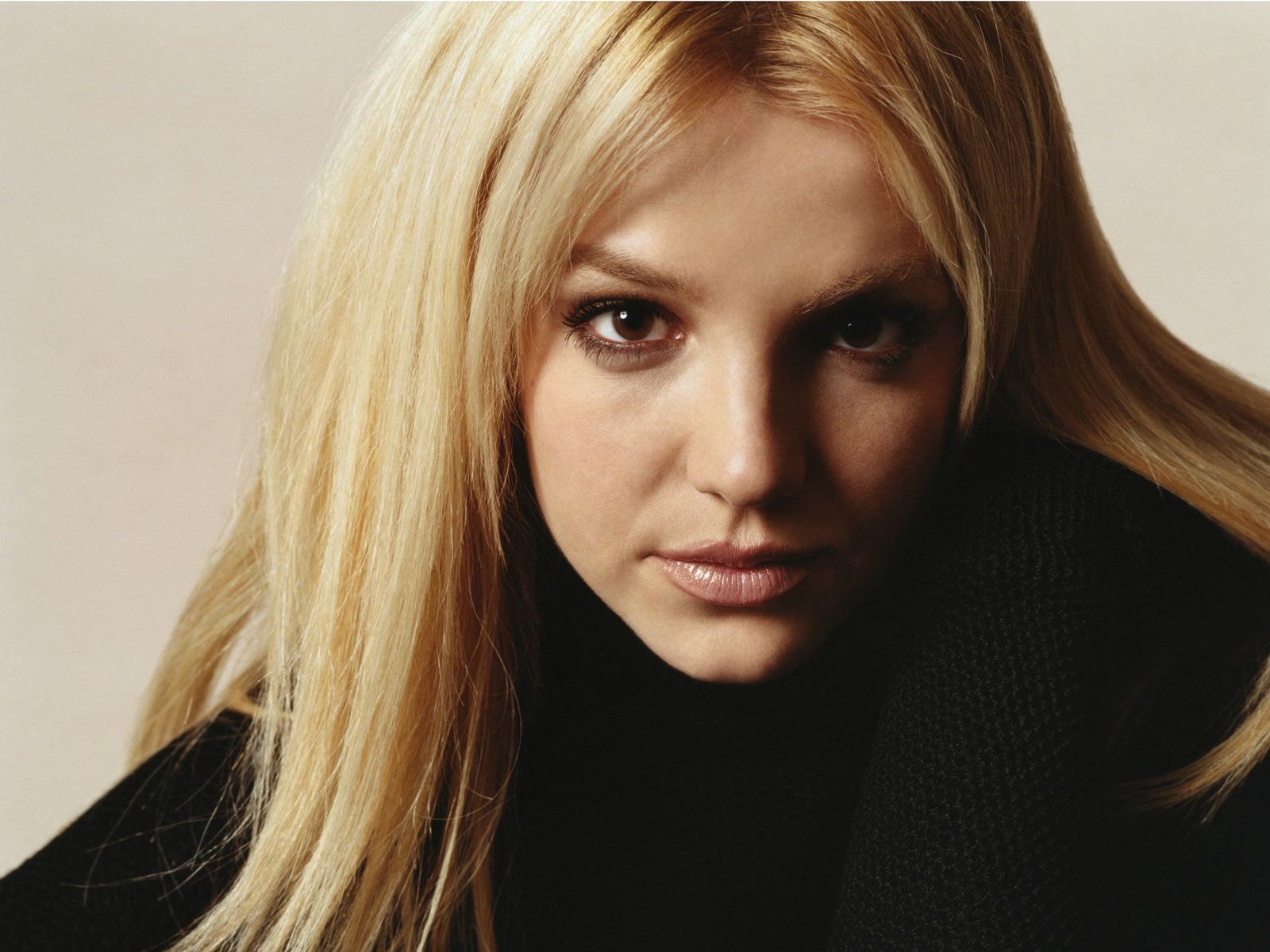 Britney1591600x1200