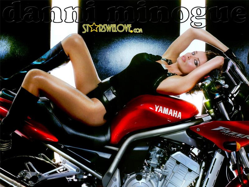 Danniminogue Blacklingereonayamaha