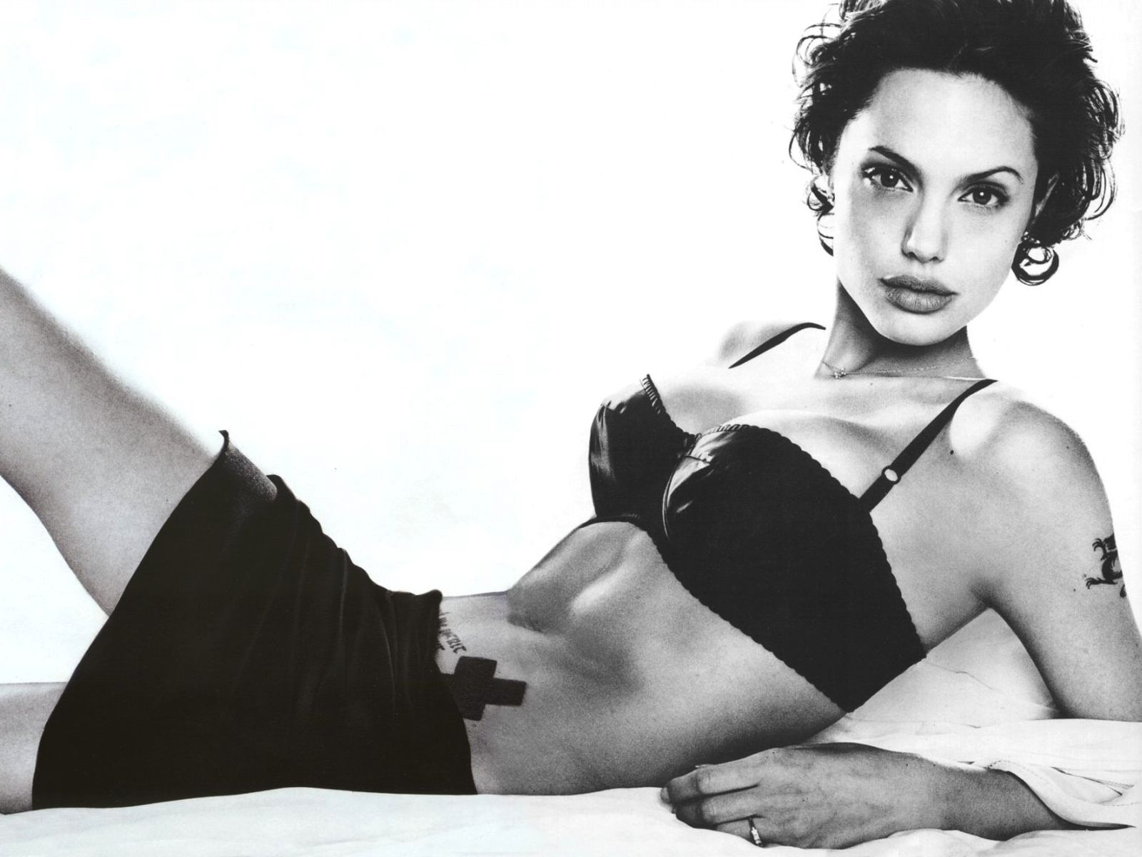 Jolie161600x1200