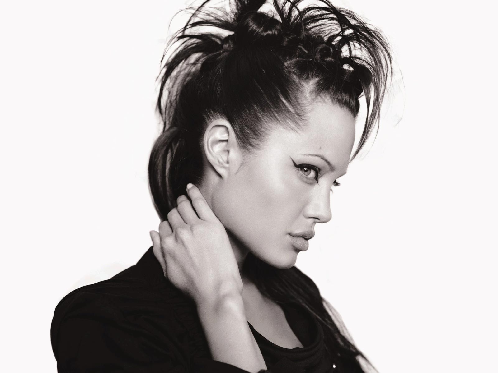 Jolie271600x1200