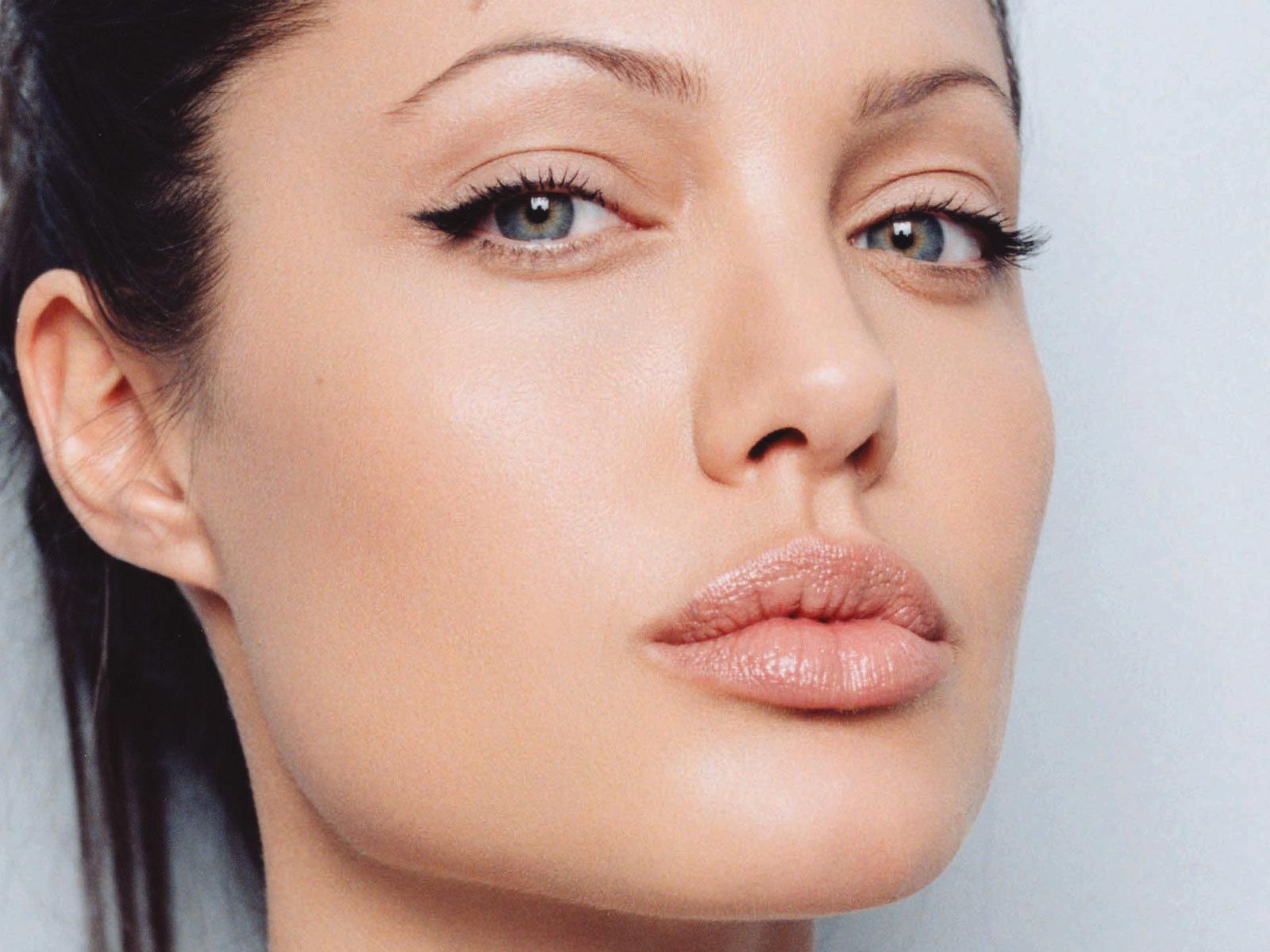 Jolie291600x1200