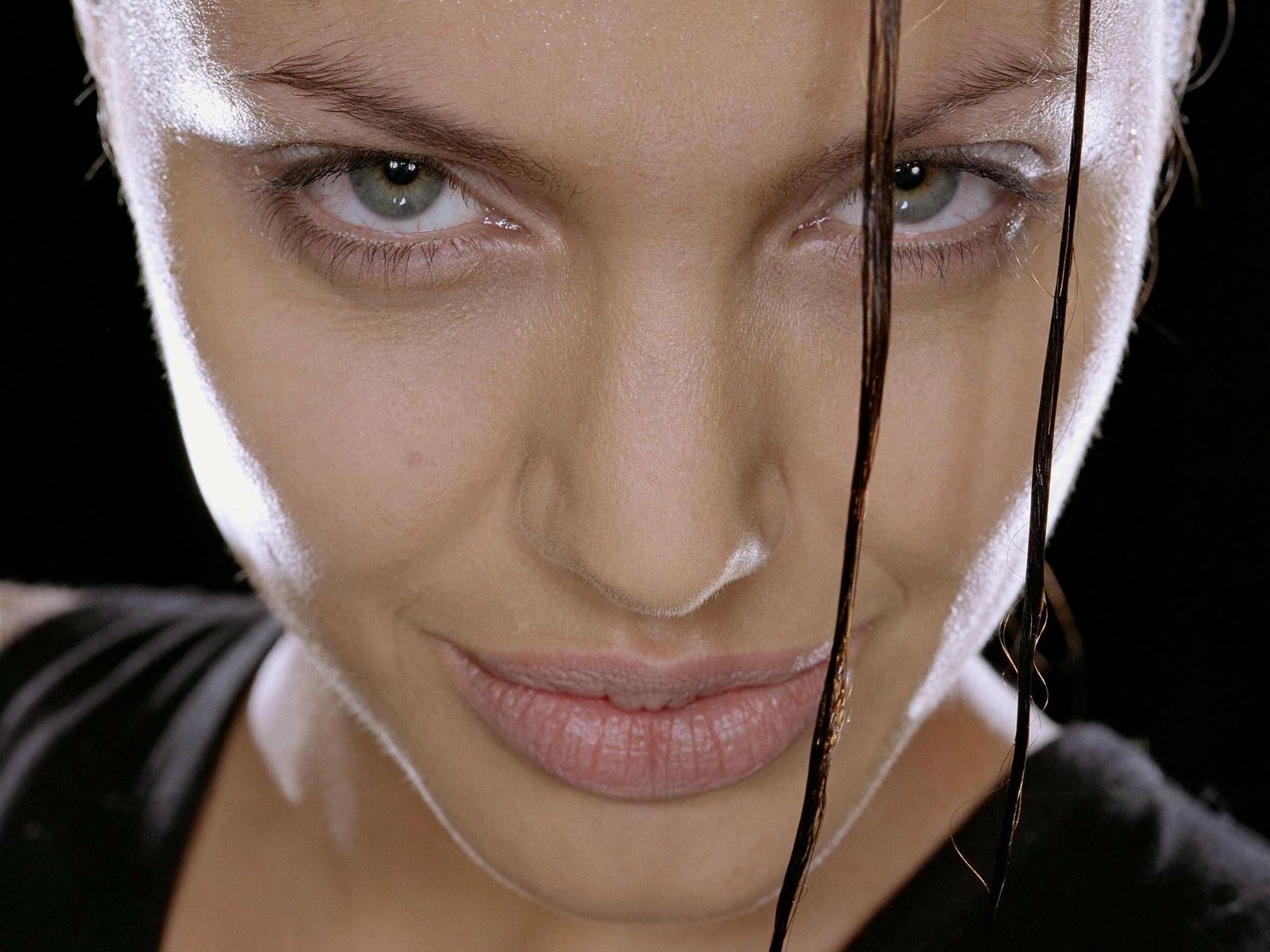 Jolie351600x1200
