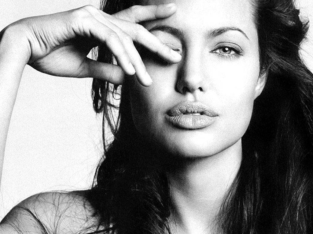 Jolie461024x768