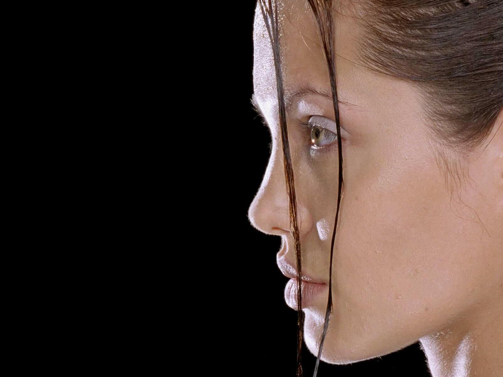 Jolie481600x1200