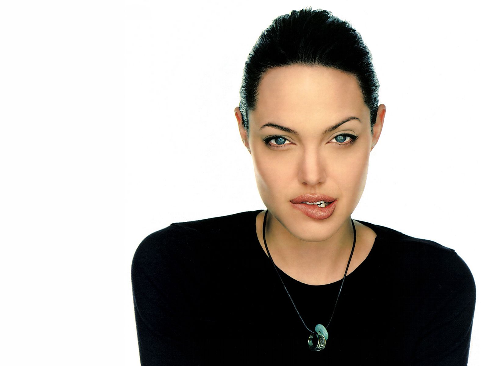 Jolie541600x1200