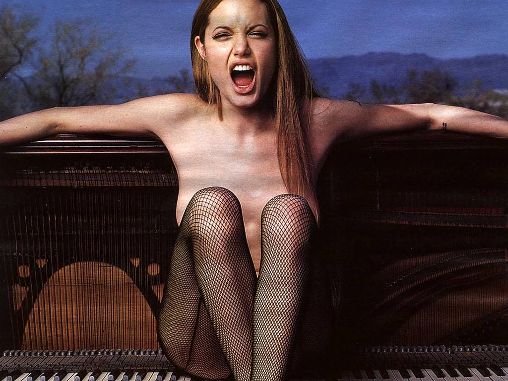 Jolie571024x768