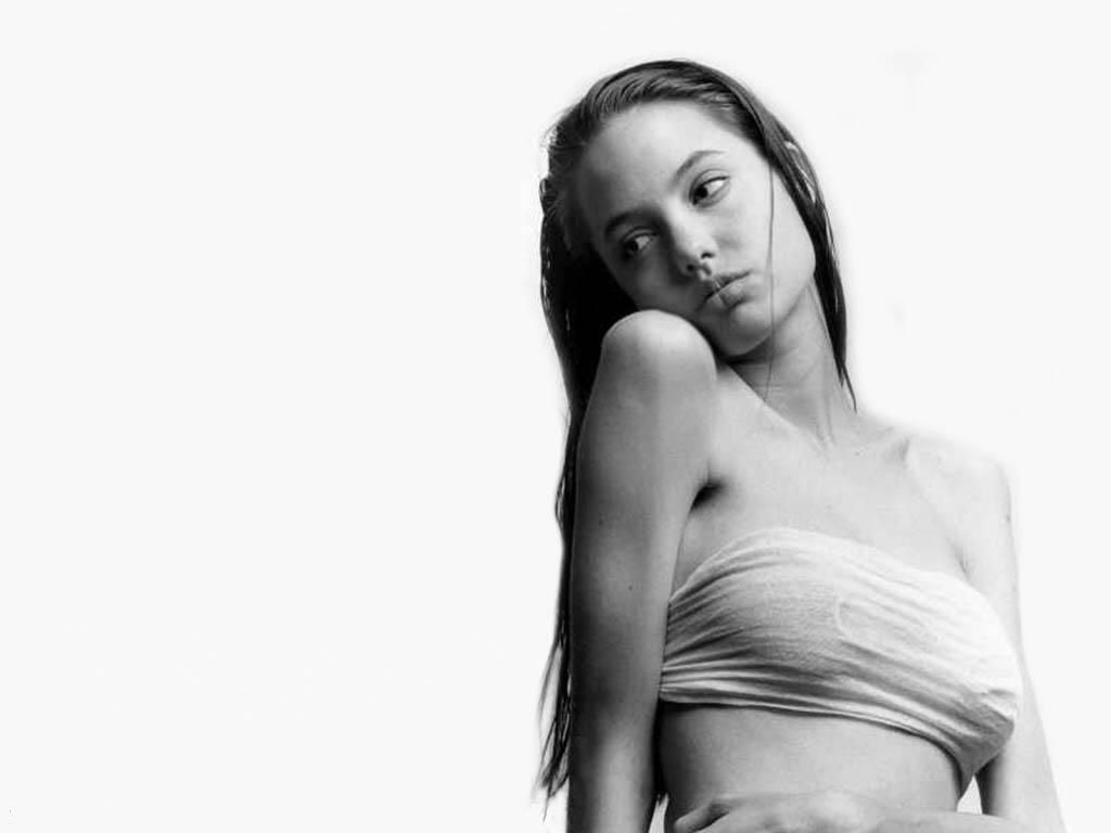 Jolie821024x768