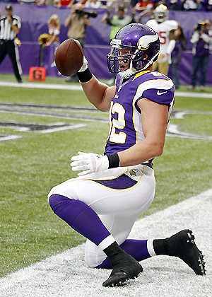 Kyle-Rudolph-celebrated-TD-No-2-USP.jpg