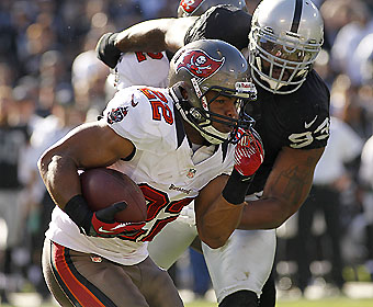 Doug-Martin-breaking-hearts-USP.jpg