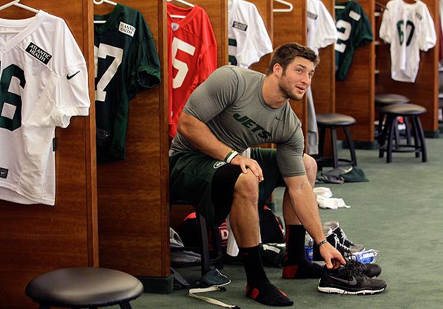 yahoo_tebowshoes.jpg