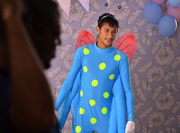 Neymar_deja_balon_disfraces-2.jpeg