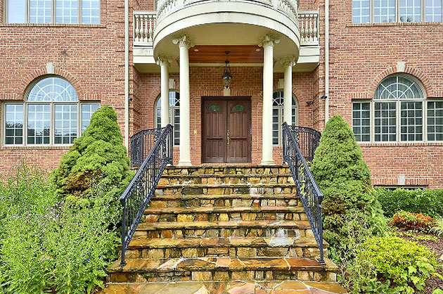 FrontPorch72512.jpg